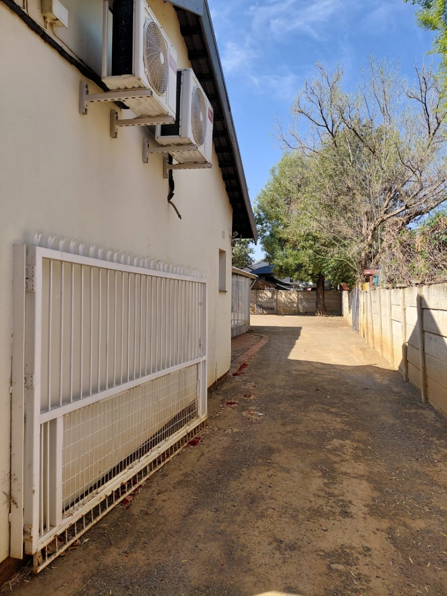To Let 4 Bedroom Property for Rent in Universitas Free State